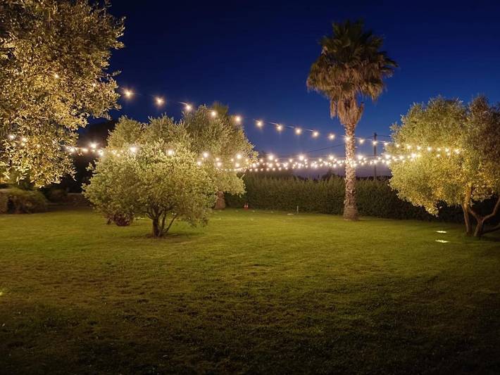 Agriturismo per 3 persone, con giardino e panorama nonché piscina, con animali domestici in Marta