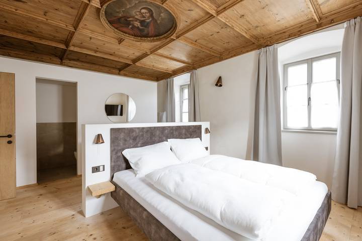 Entire apartment, Apartment 'Ansitz Layshof Apt Hauskapelle' with Mountain View, Shared Garden and Wi-Fi in Merano, Sarntal Alps
