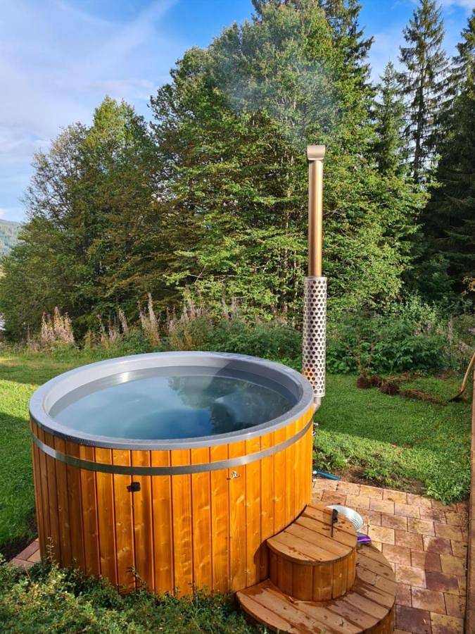 Luxus-Ferienhaus Blockhaus Chalet Nr 3 Toplage am Feldberg mit Sauna, Outdoor-Hottub, Kamin auf 1300m üm in Feldberg Ort, Feldberg