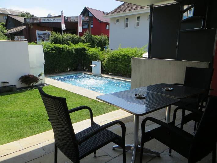 Ferienhaus für 4 Personen, mit Terrasse und Pool