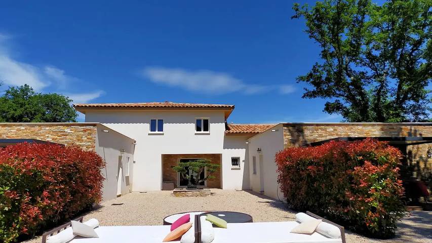 Location de vacances pour 4 personnes, avec piscine et jardin à Montauroux - 2