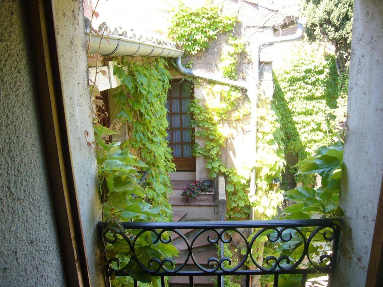 Twin Room in Vergèze, Côte méditerranéenne (France)