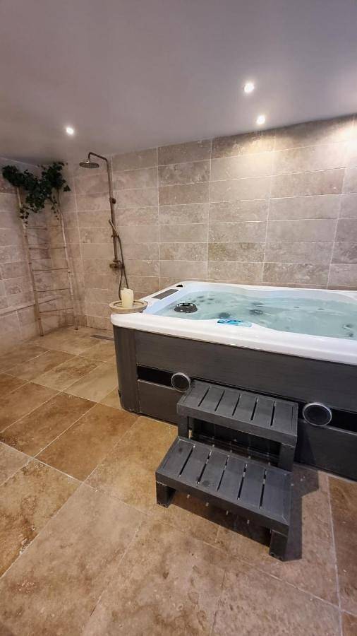 Gîte pour 6 personnes, avec sauna et jacuzzi à Orry-la-Ville
