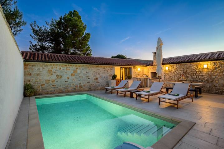 Location de vacances pour 5 personnes, avec terrasse ainsi que sauna et piscine, animaux acceptés à Bale (Croatie) - 4