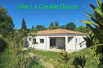 Gîte pour 4 personnes, avec terrasse et jardin à Chauzon