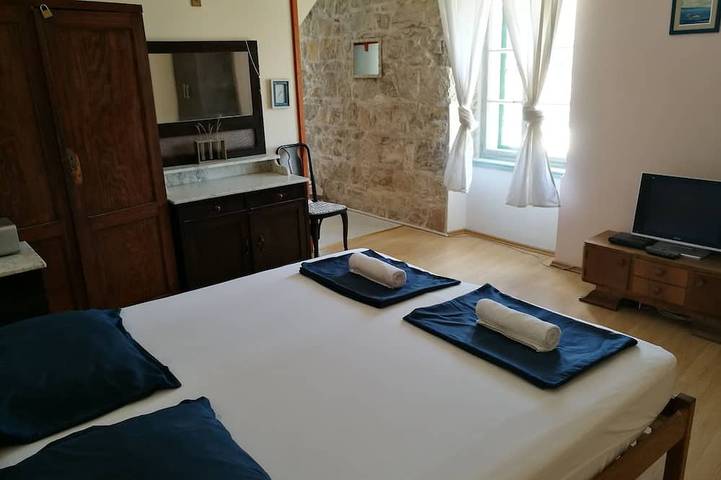 Ganze Wohnung, Buena Vista Apartment mit Meerblick in Vis Stadt, Vis (Dalmatien)