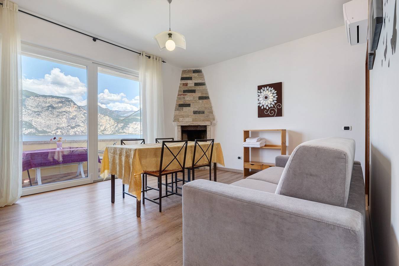 Appartamento intero, Appartamento 'Appartamento Sogno' con vista lago, Wi-Fi e aria condizionata in Brenzone, Prealpi Gardesane