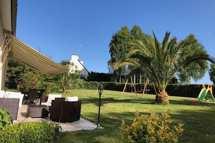 Location de vacances pour 10 personnes, avec terrasse et jardin dans Plage du Moulin