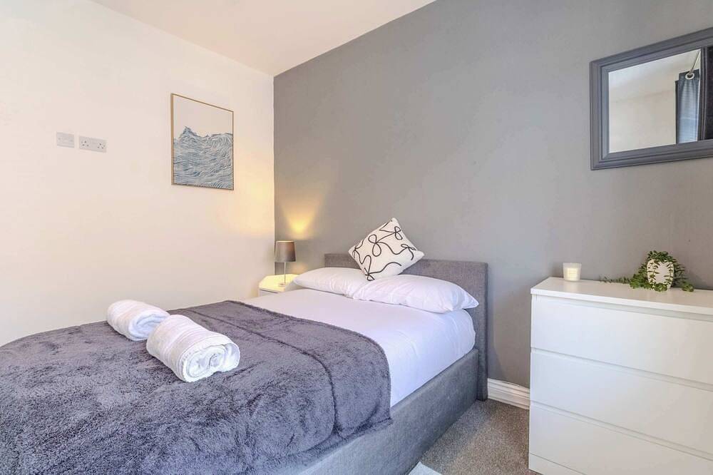 Ideal for Contractors | Close to Hospital | Wi-Fi in Kettering, Northamptonshire
