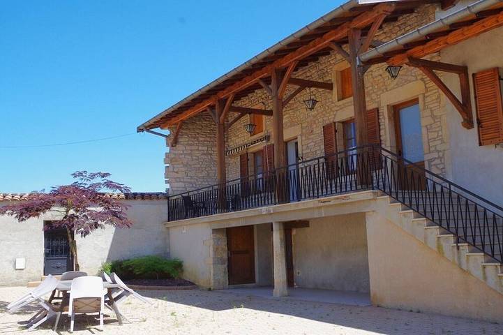 Location de vacances pour 6 personnes, avec balcon à Lugny