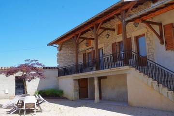 Gîte pour 6 personnes, avec balcon à Lugny