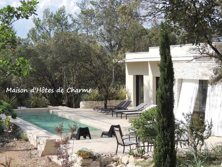 Chambre d’hôte pour 2 personnes, avec piscine ainsi que vue et jardin à Vacquières