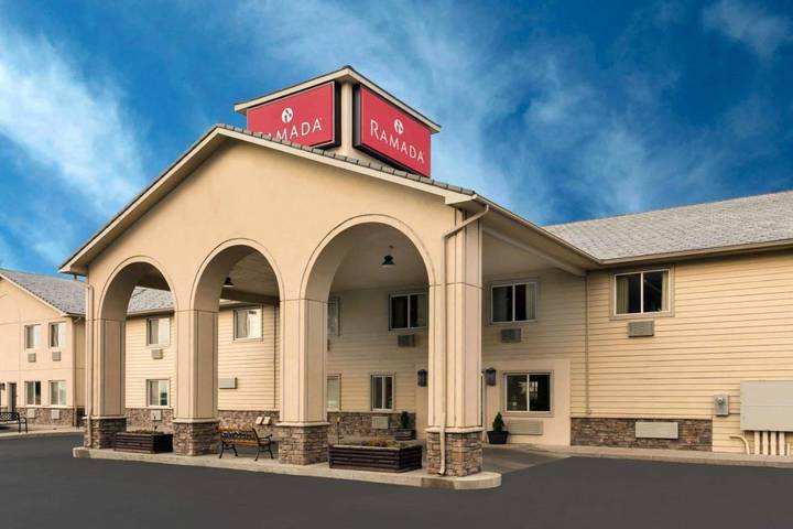 Hôtel pour 6 personnes, avec piscine et jacuzzi, animaux acceptés
