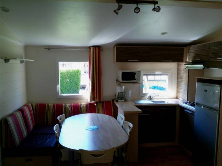 Mobil home pour 6 personnes, avec bassin pour enfant à Vic-sur-Cère - 3