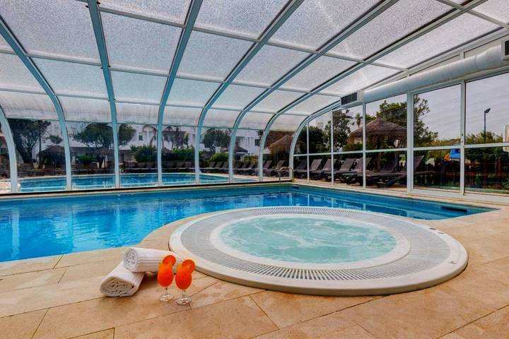 Apartamento para 2 personas, con Jacuzzi y Terraza además de Jardín y Sauna en Vila Nova de Milfontes