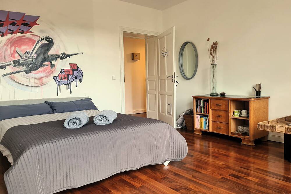 Entire apartment, Prime location, view | 2 large rooms on their own floor with balcony and Spa bath in Mitte Berlin, Berlin