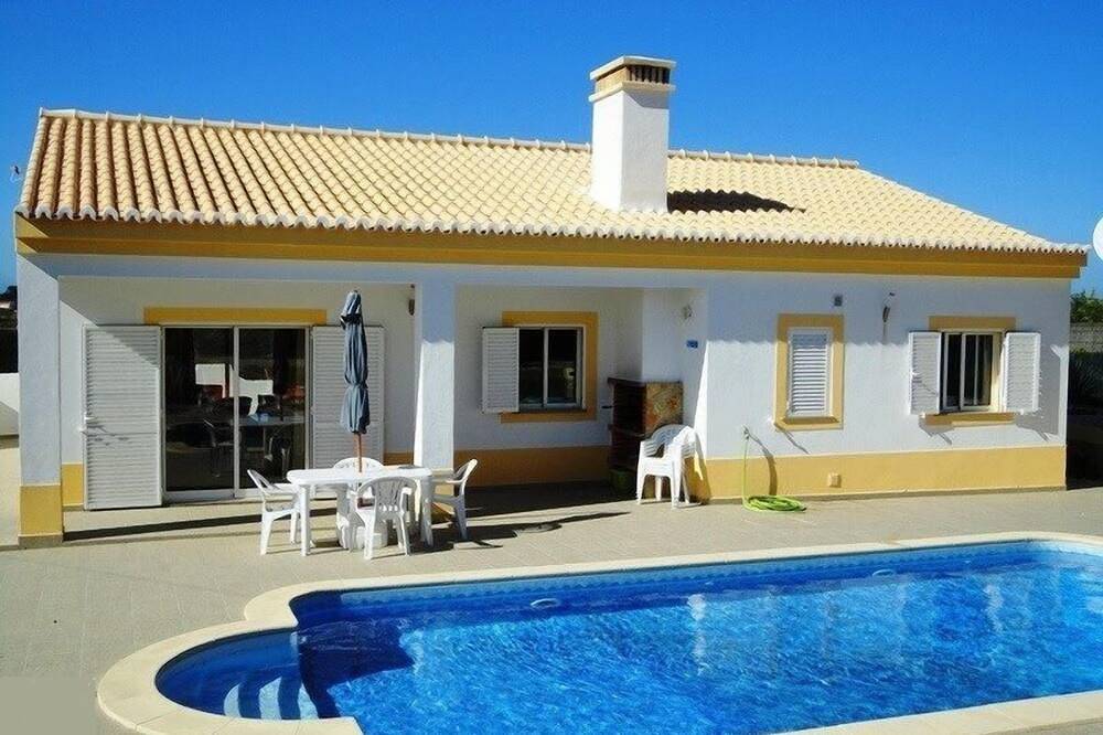 Moderne Villa, ruhig, eigener Pool, Meernähe, im Naturschutzgebiet, 6 Betten in Arrifana, Aljezur