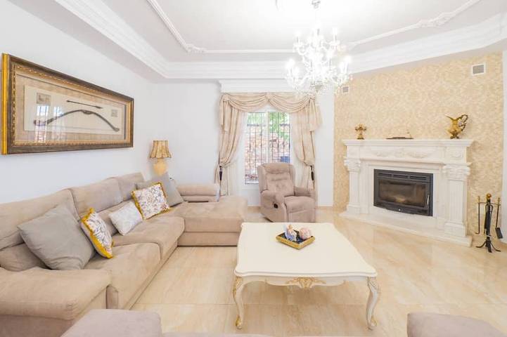 Villa Andaluza avec piscine et jardin privé in Alhaurín de la Torre, Costa del Sol