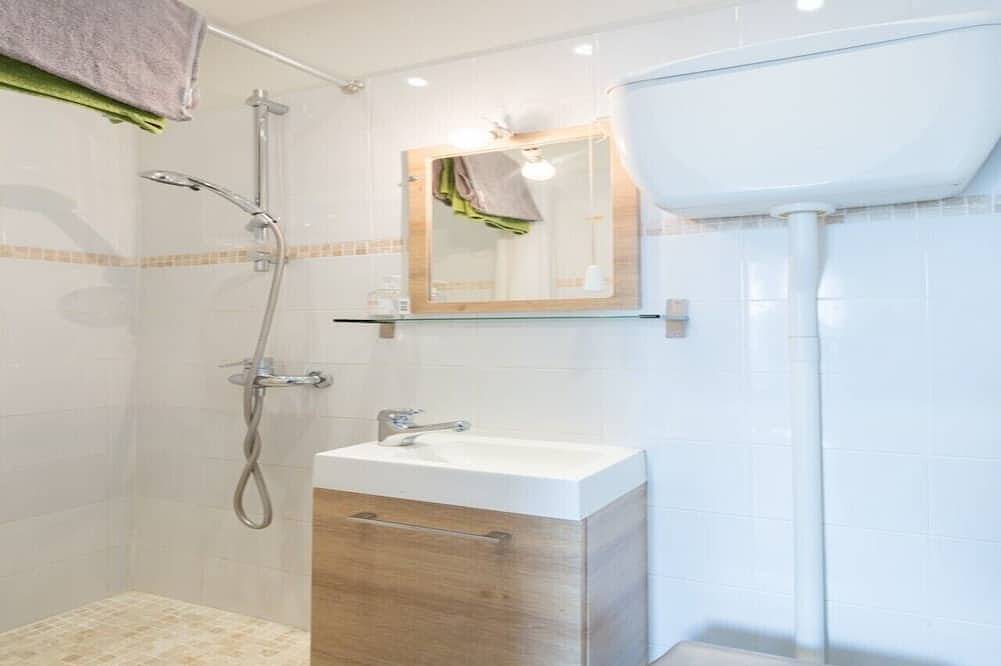 Entire apartment, Studio Avec vue sur le Jardin à 5 min Maison des Examens in Gentilly, Val-de-Marne