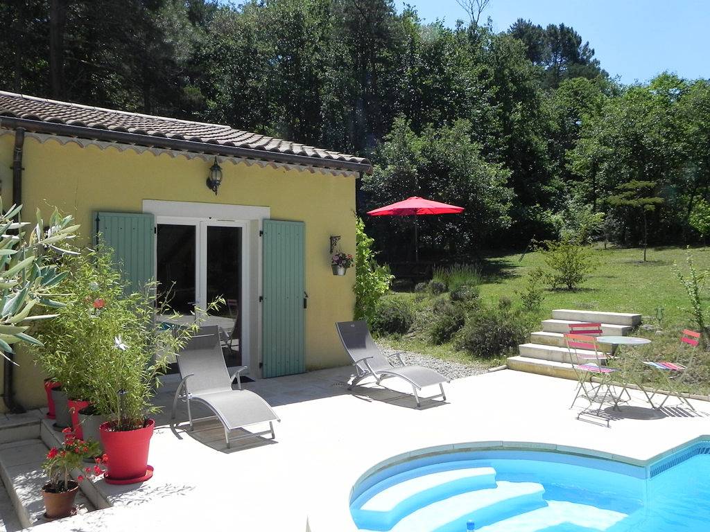 Gite la Villa des Pins en Drôme provençale in Le Poët-Laval, Région de nyons