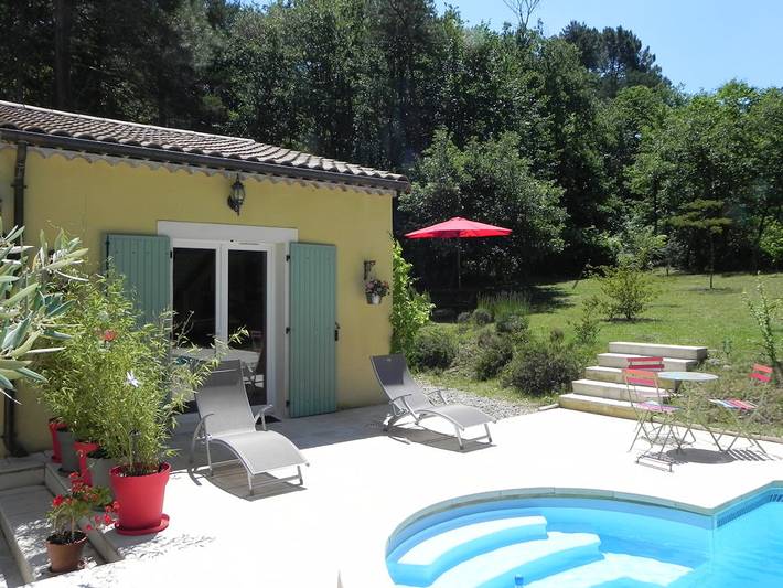Gîte pour 3 personnes, avec jardin ainsi que piscine et terrasse - 1