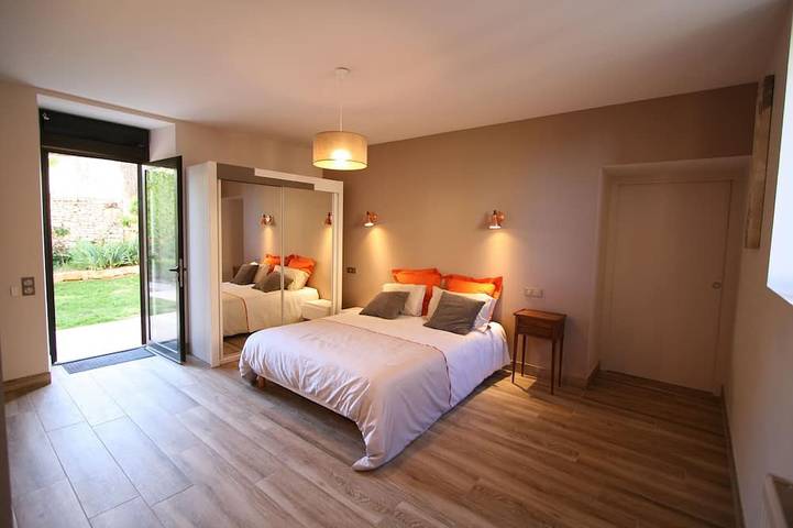 Location de vacances pour 8 personnes, avec balcon ainsi que jardin et piscine à Tamniès - 3