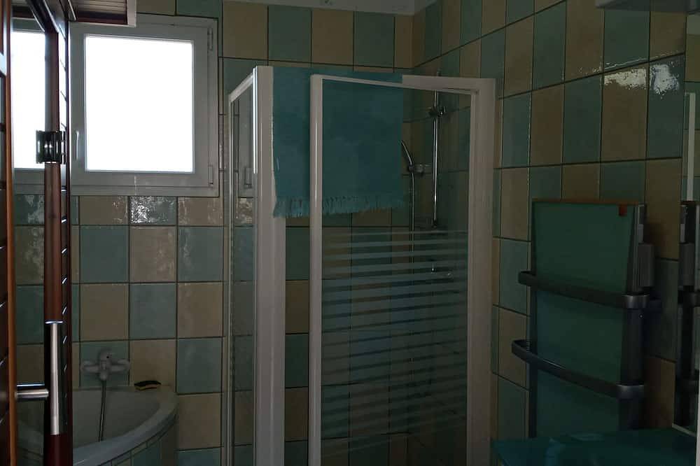 Villa With Heated Swimming Pool Jaccuzi Sauna in Barjac, Alès region