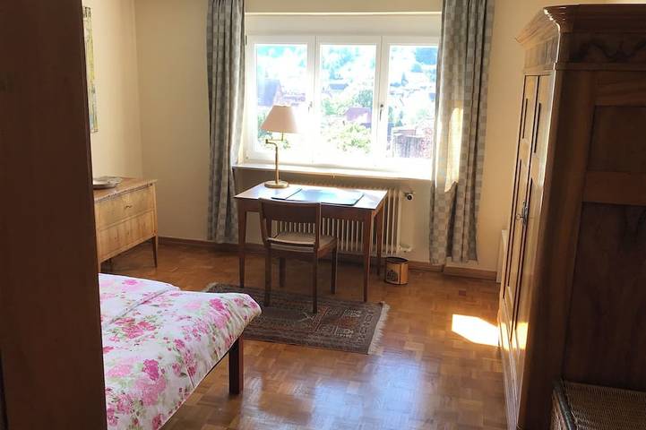Entire apartment, Bright, spacious apartment within walking distance of the historic old town and castle in Büdingen, Wetterau