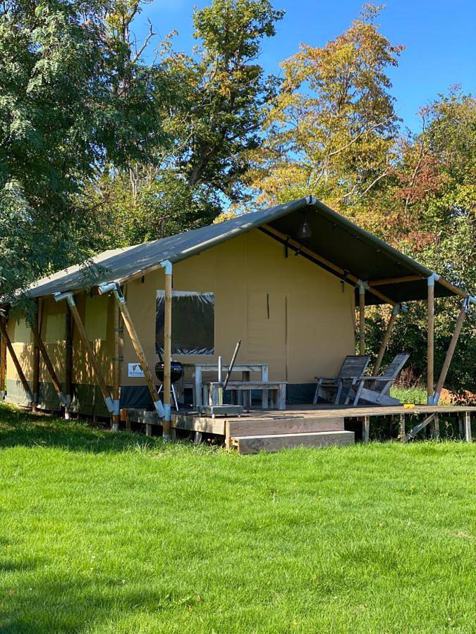 Gîte pour 5 personnes, avec jardin et vue ainsi que piscine et terrasse, animaux acceptés à Saint-Désiré