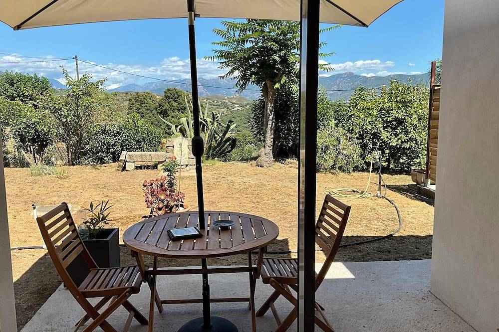 Appartement entier, Chambre studio chez l’habitant jacuzzi et Piscine Chauffée 4X8 in Alata, Région d'Ajaccio
