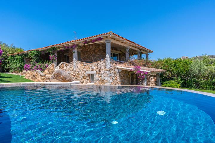Villa per 10 persone, con Terrazza e Giardino a Porto Rotondo