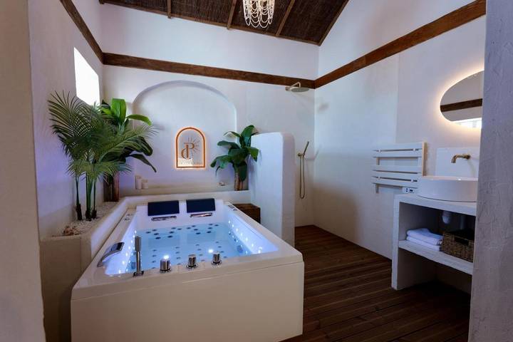 Gîte pour 2 personnes, avec jacuzzi et terrasse à La Verpillière