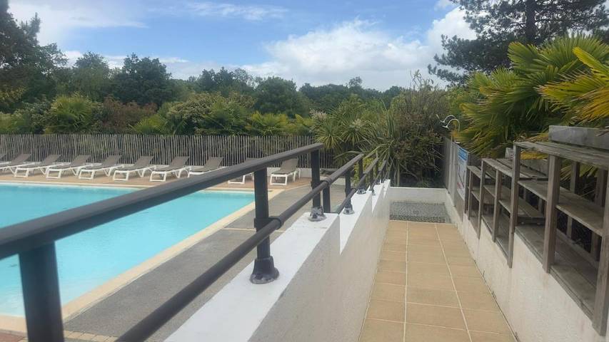 Location de vacances pour 8 personnes, avec piscine ainsi que terrasse et vue à Moutiers-les-Mauxfaits - 4