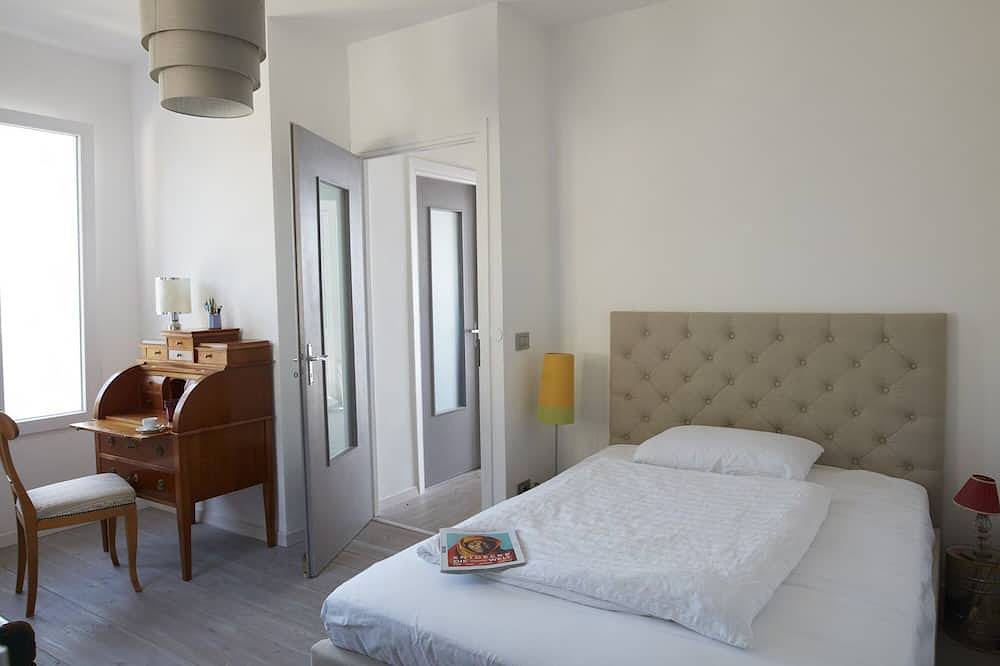 Modernes Traumhaus mit atemberaubendem 180 Grad Blick bis Antibes in Grimaldi (Ventimiglia), Ventimiglia