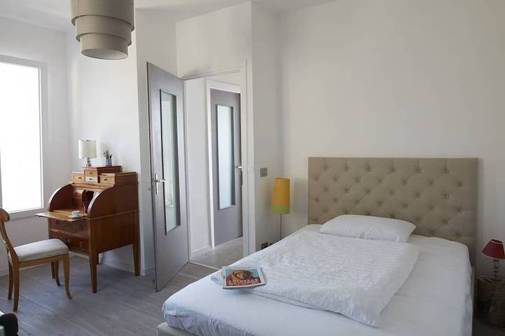 Modernes Traumhaus mit atemberaubendem 180 Grad Blick bis Antibes in Grimaldi (Ventimiglia), Ventimiglia