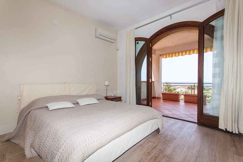 Villa entre mar y montaña con piscina privada y vista al mar con piscina privada in Capaci, Provincia de Palermo