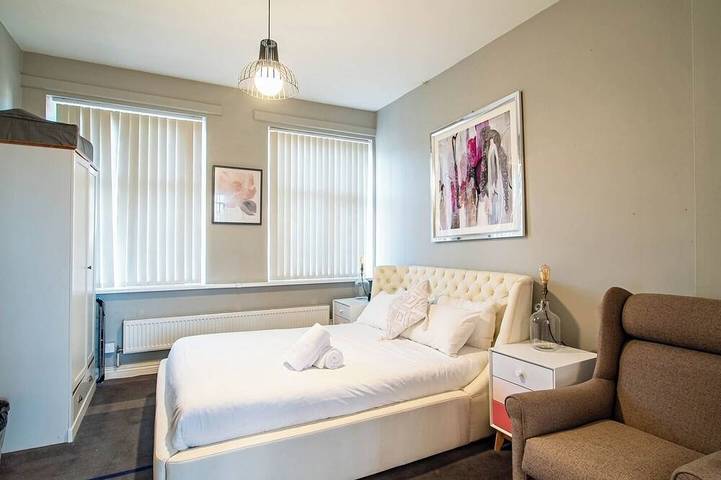 Apartment for 2 people, with pets in Sheffield