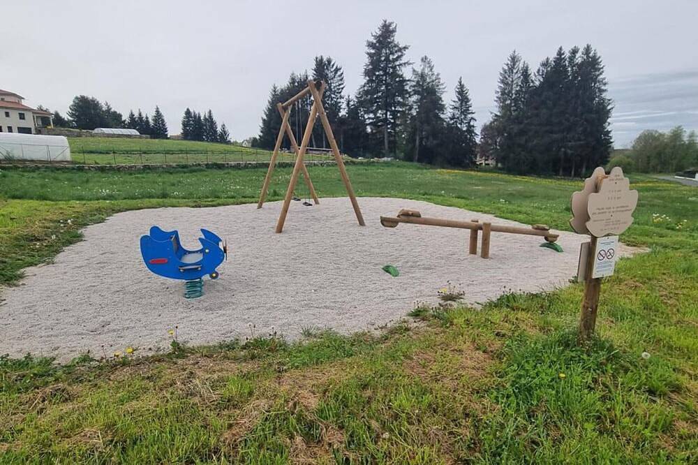 Acogedora casa rural con chimenea y jardín, se aceptan mascotas in Usson-en-Forez, Montbrison