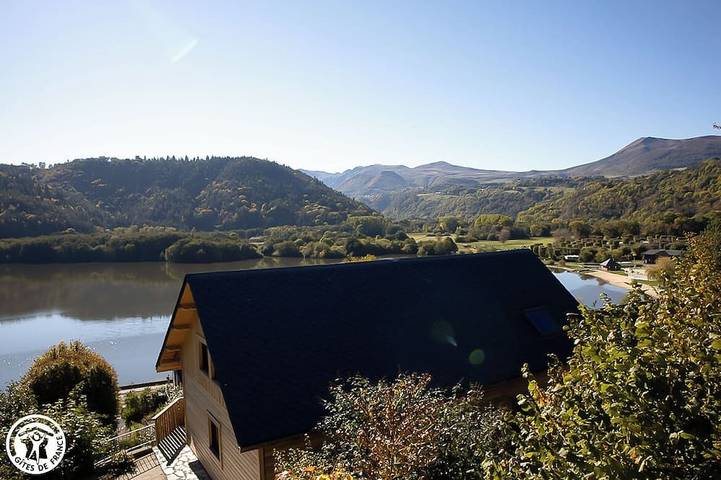 Maison de vacances pour 5 personnes, avec jardin et balcon à Chambon-sur-Lac