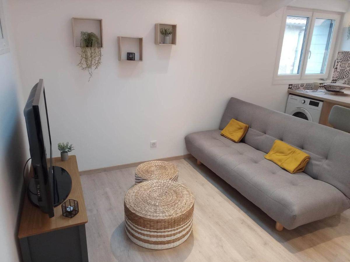 Two-Bedroom House in Urçay, Région de Montluçon