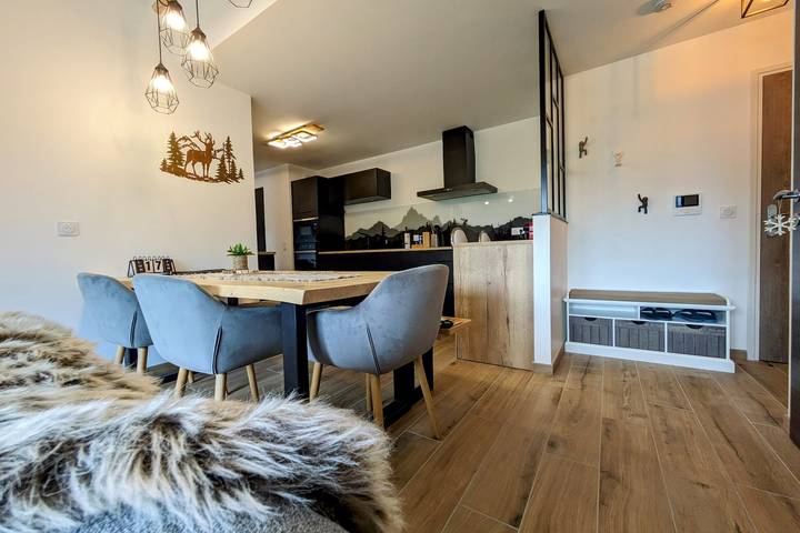 Gîte pour 6 personnes, avec terrasse à Les Déserts - 2