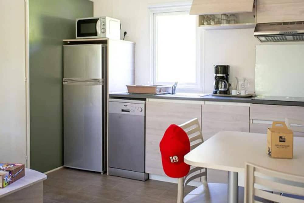 Casa móvil con 2 habitaciones 4 personas, terraza in Lissac-sur-Couze, Brive-la-Gaillarde region