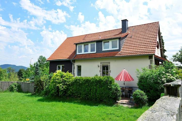 Ferienhaus für 13 Personen, mit Garten und Balkon im Waldecker Land
