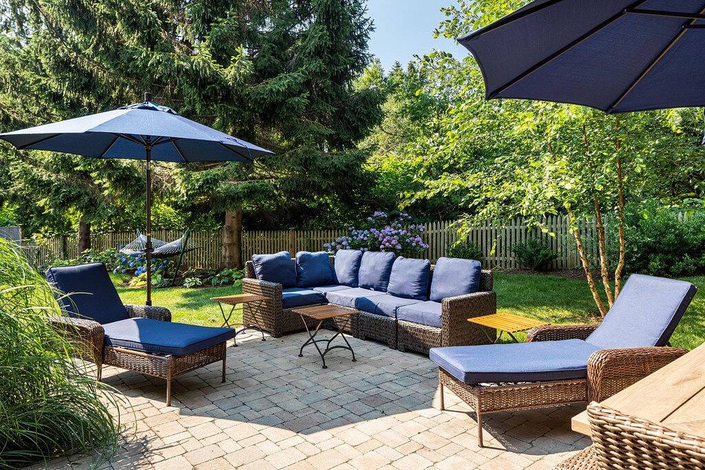 Enjoy Newport, stunning beaches, hot-tub, & relax at the lovely Coastal Hideaway in Middletown, Newport County