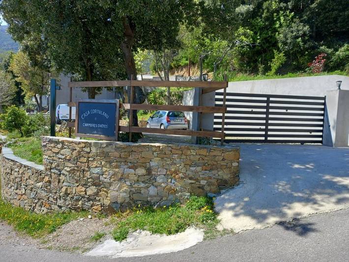 Location de vacances pour 2 personnes, avec terrasse ainsi que vue et jardin à Sisco - 4