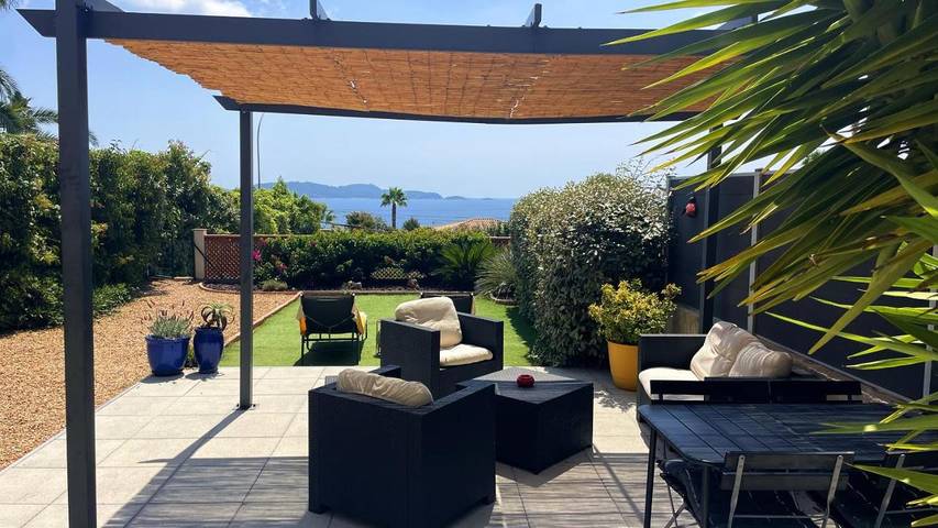 Villa pour 6 personnes, avec Terrasse ainsi que Jardin et Vue à Carqueiranne