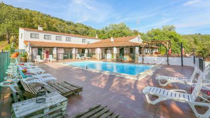 Chalet para 18 personas, con piscina y balcón/terraza en Sierra de Aracena y Picos de Aroche