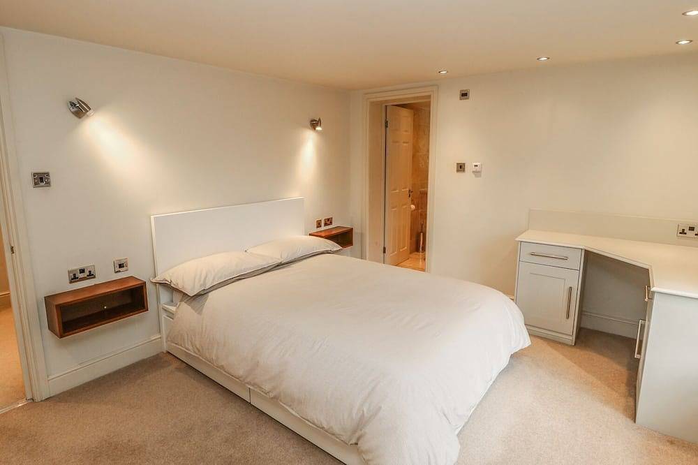 Belle Vue, pet friendly, character holiday cottage in Ilkley in Ilkley, West Yorkshire