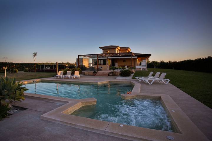 Rural House 'Can Vanrell' with Private Pool, Terrace, and Wi-Fi in Muro, North Majorca