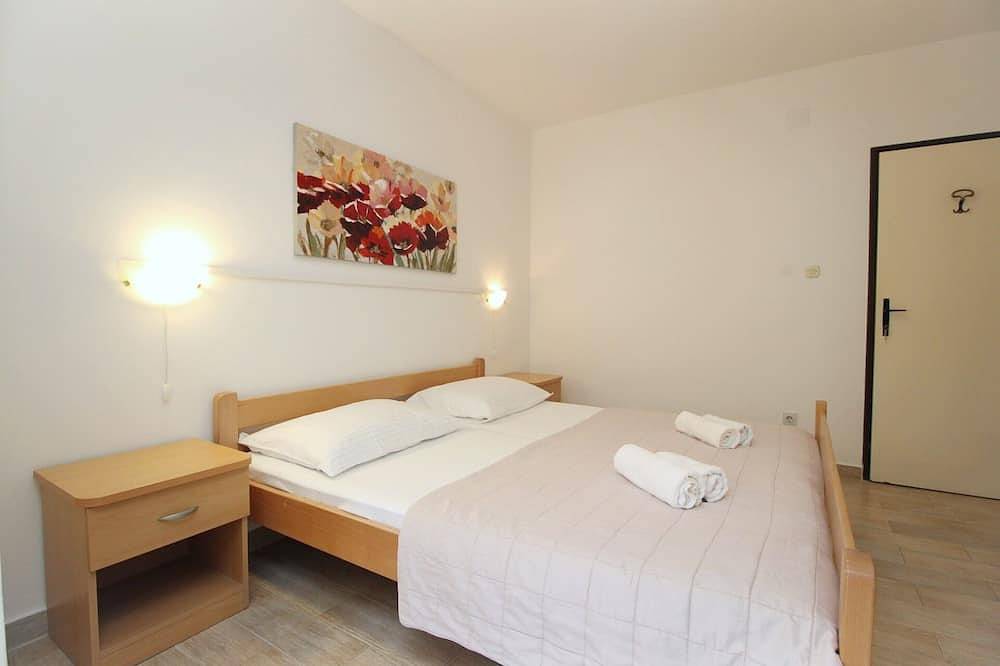 Ganze Wohnung, 1-Zimmer-Ferienwohnung mit Terrasse Jurandvor, Krk in Baska, Krk